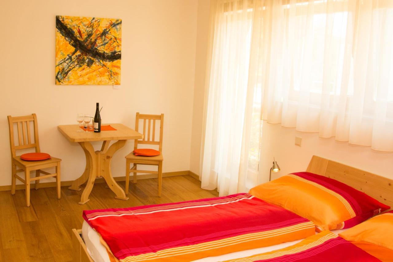 Schmankerl Und Gast Bed & Breakfast Rohrendorf bei Krems Exterior photo